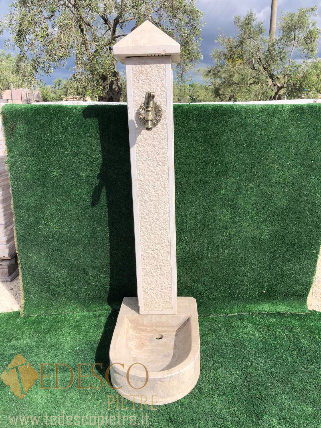 Fontana in Pietra