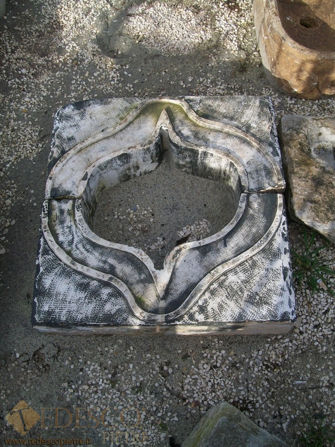 Finestra realizzata con pietra antica