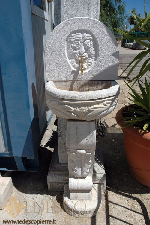 Fontana in pietra