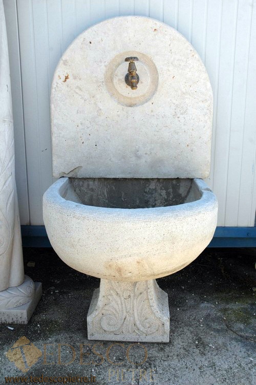 Fontana in pietra