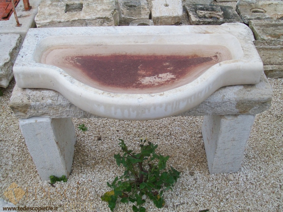 Lavandino in pietra di Giovinazzo