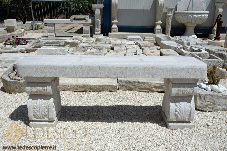 Panchina in pietra