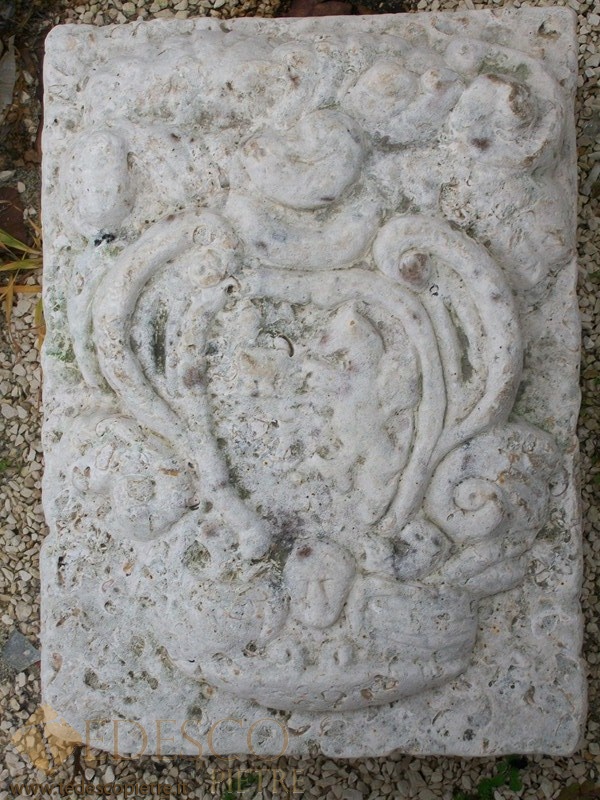 Stemma in pietra