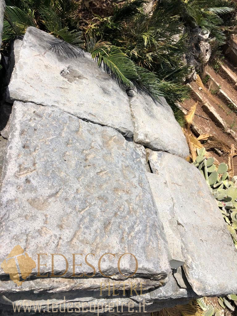 Pavimento antico di Pietra Lavica